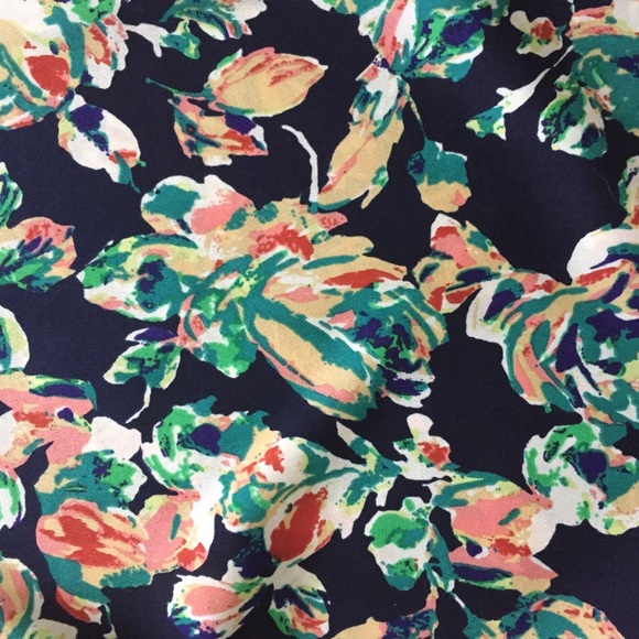 Collective Concepts Small Blouse - Picture 3 of 3